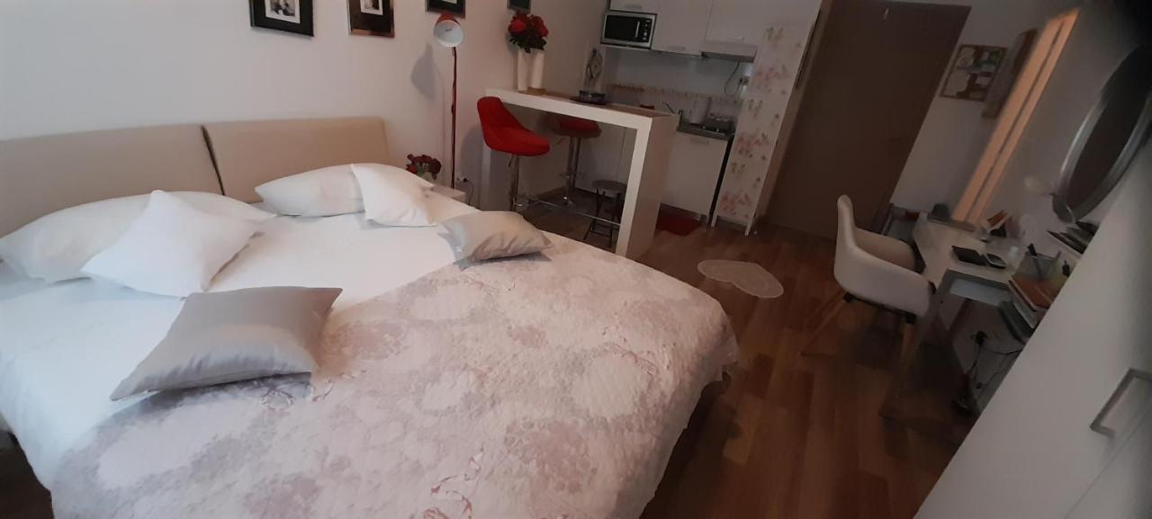 Klara Studio Apartman Split Exterior photo